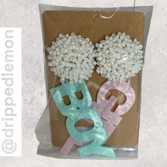 It’s a GIRL BOY GENDER REVEAL PARTY Acrylic Earrings Beads Stud Pink Blue Light - Picture 4 of 4